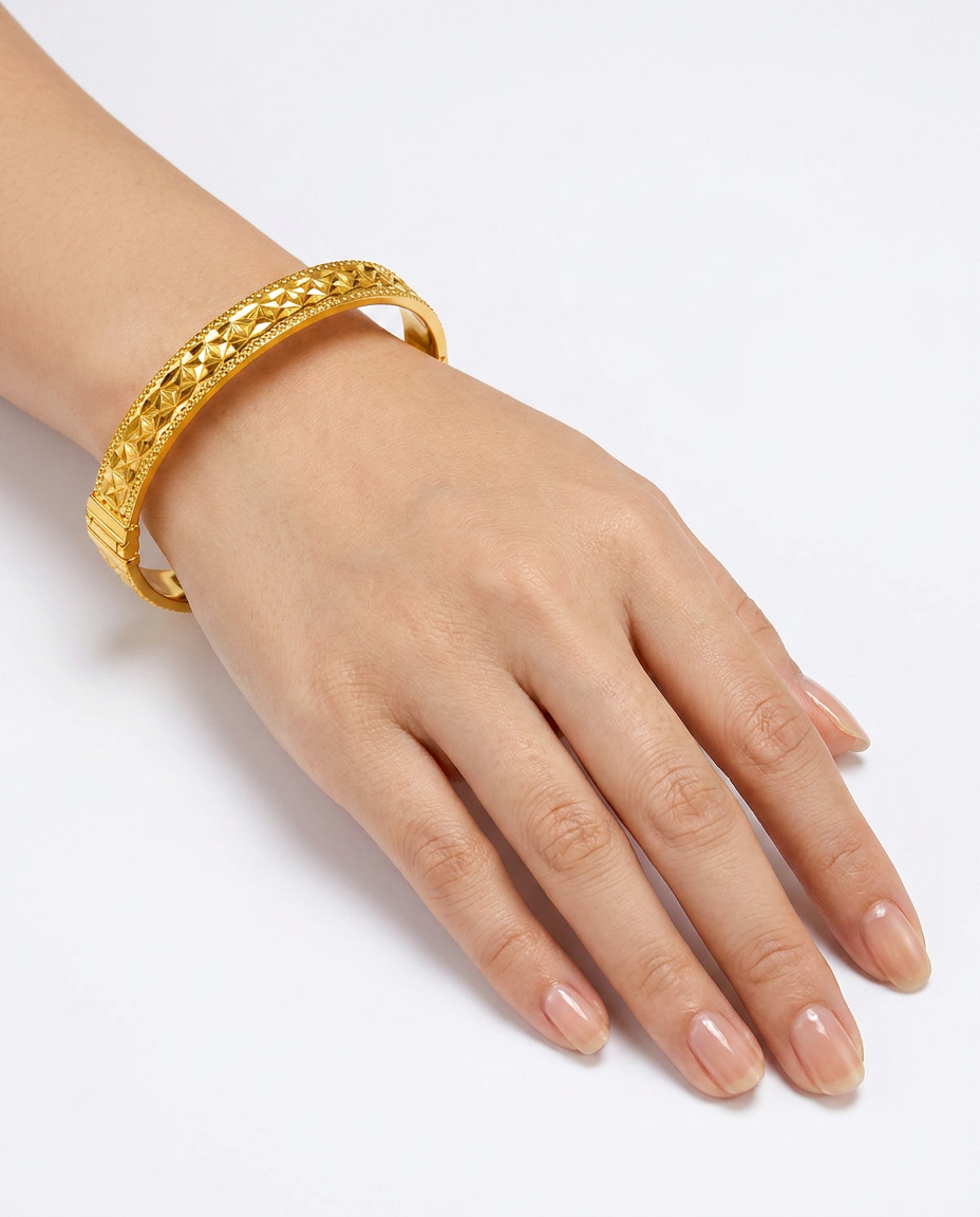 916 Gold Bangle Brilliant Cut
