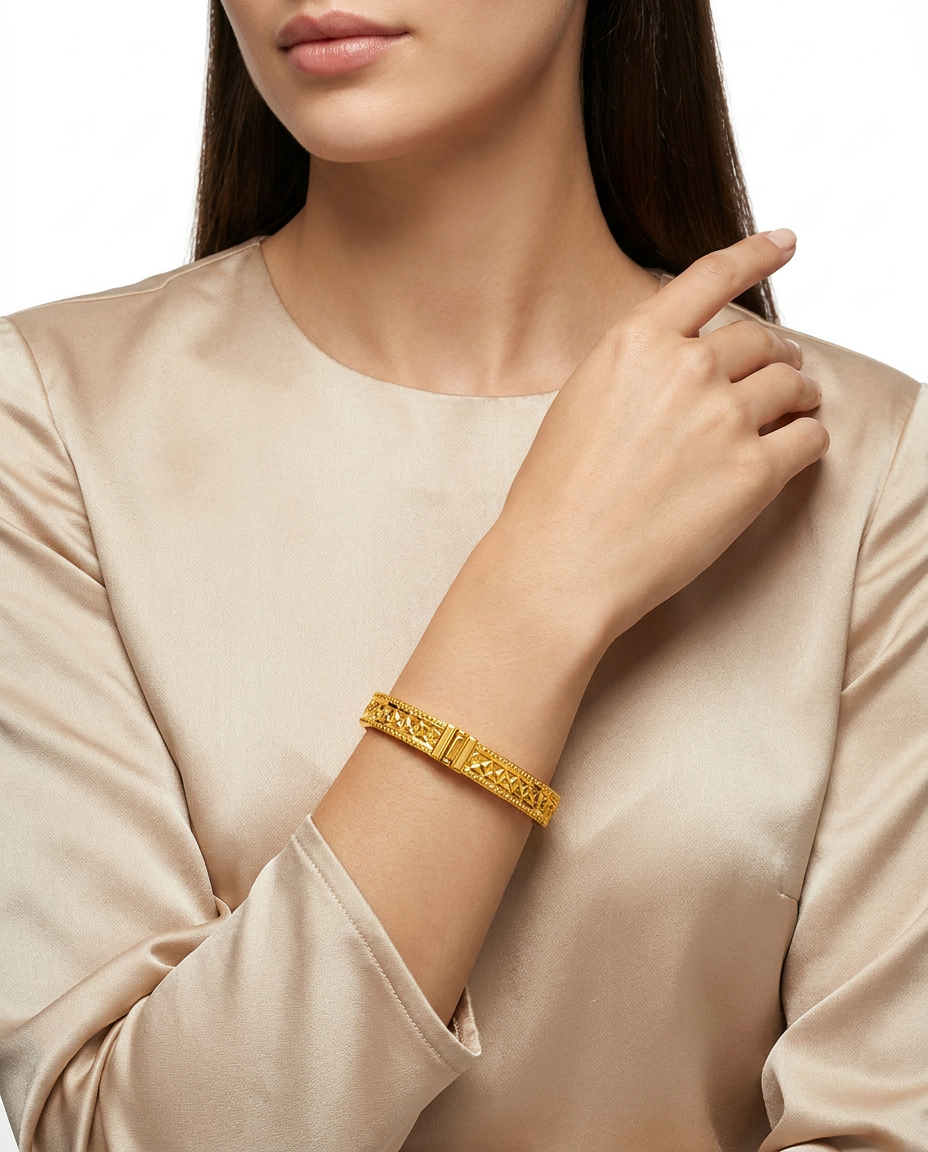 916 Gold Bangle Brilliant Cut