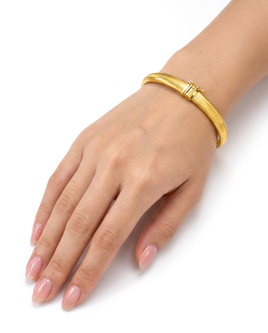 916 Gold Bangle Cat Eyes