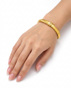 916 Gold Bangle Cat Eyes