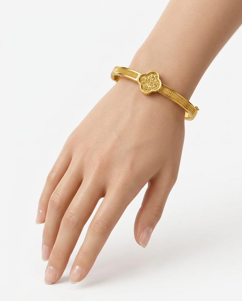 916 Gold Bangle Clover Radiance