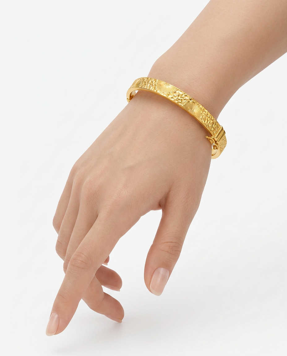 916 Gold Bangle Fan Blossom