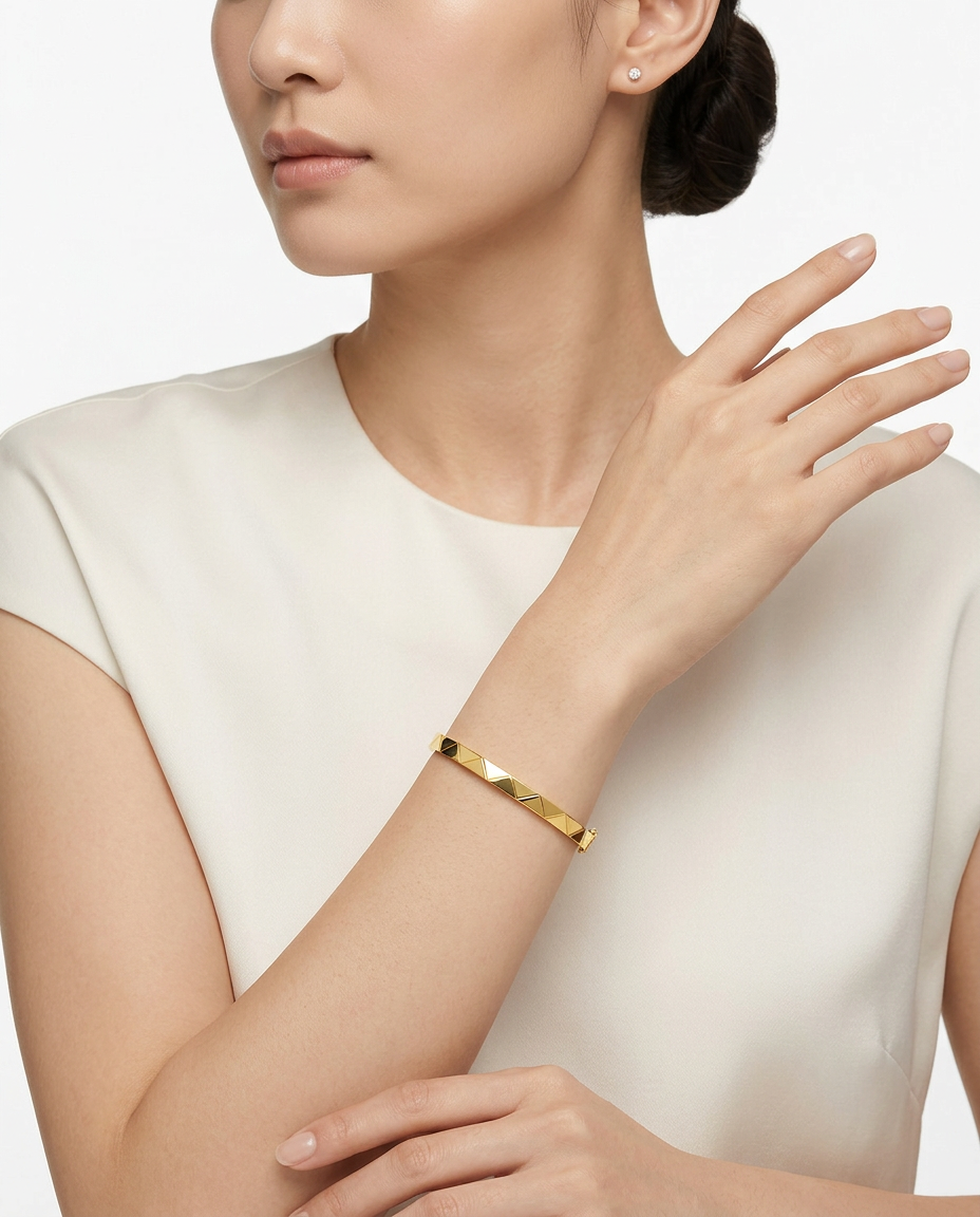916 Gold Bangle Italy Prism Cut