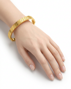 916 Gold Bangle Lattice Grace