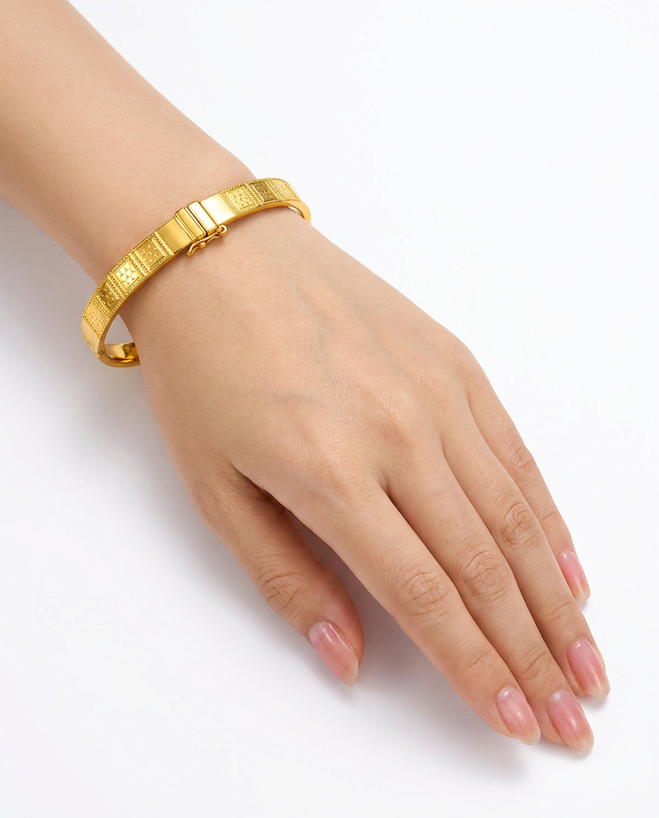 916 Gold Bangle Regal Square