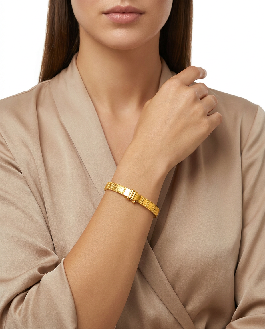 916 Gold Bangle Regal Square