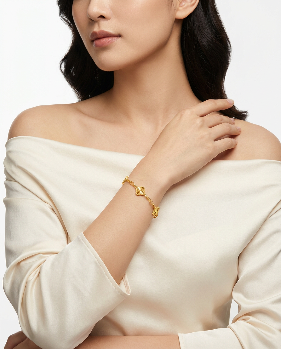 916 Gold Bracelet 4 Carved Clover Paper Clip