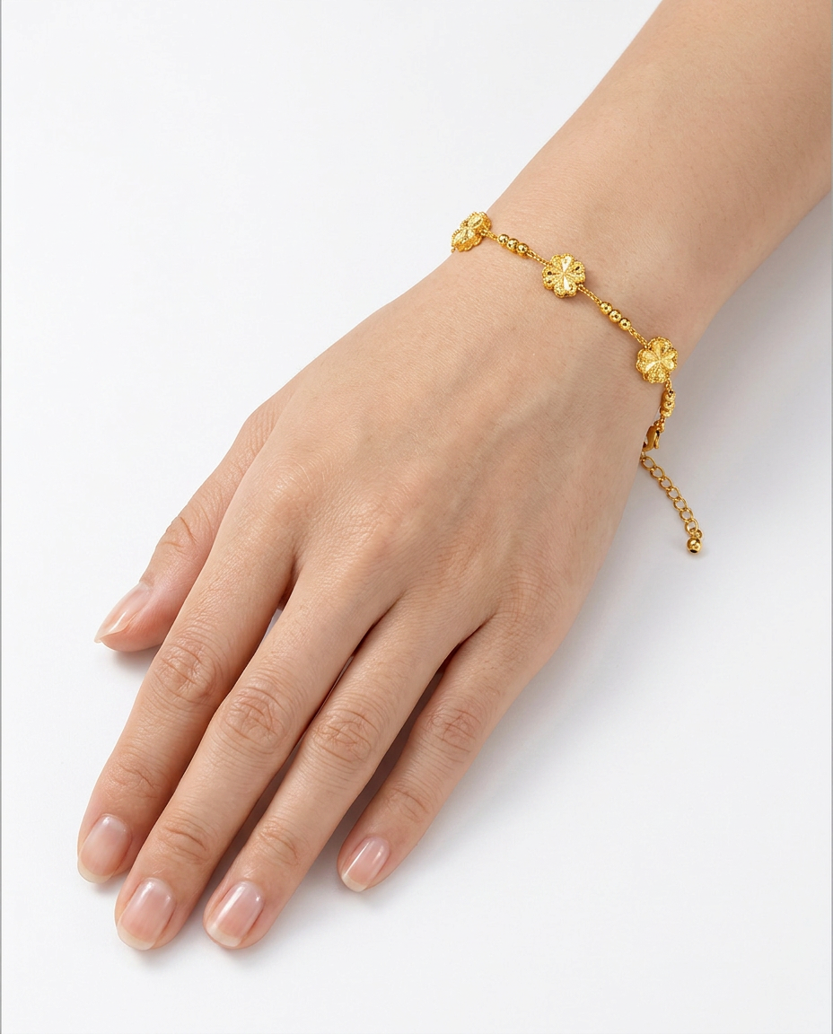 916 Gold Bracelet 4 Glitter Clover Beads