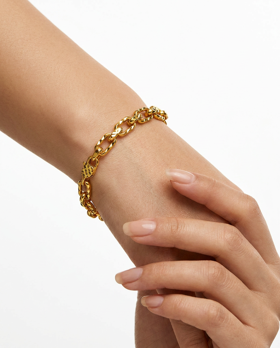 916 Gold Bracelet Paper Clip Carved B