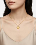 916 Gold Pendant Clover Carved D
