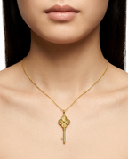 916 Gold Pendant Clover Key Carved